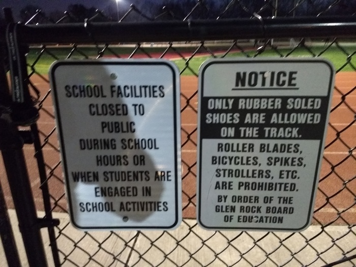 Школьный стадион в городке школа, США, физкультура, длиннопост