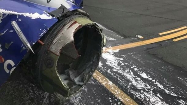 In the United States, an engine exploded on a Boeing 737-700 flying. - Aviation, USA, Catastrophe, news, The dead, Crash, Negative
