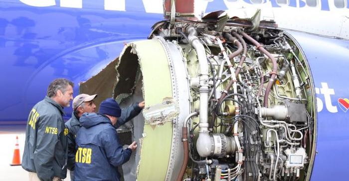 A plane with a destroyed engine was landed by a female pilot - Aviation, Airplane, Incident, Boeing, Incident