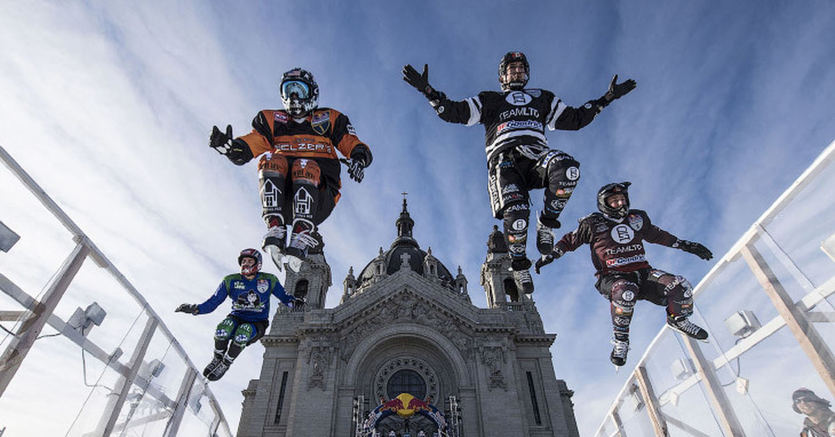 Айс кросс. Айс кросс даунхилл. Ред Булл айс кросс. Red bull crashed Ice. Ice Cross Downhill трасса.