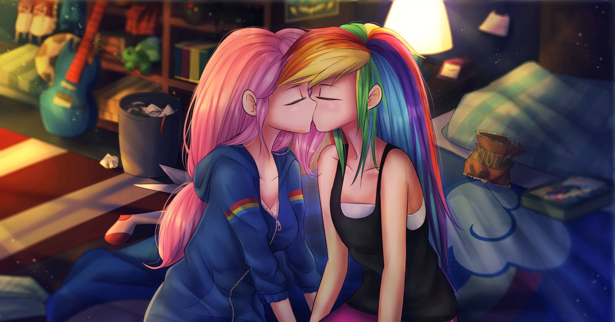 https://looknamtcn.deviantart.com/art/Sweet-kiss-Flutterdash... 