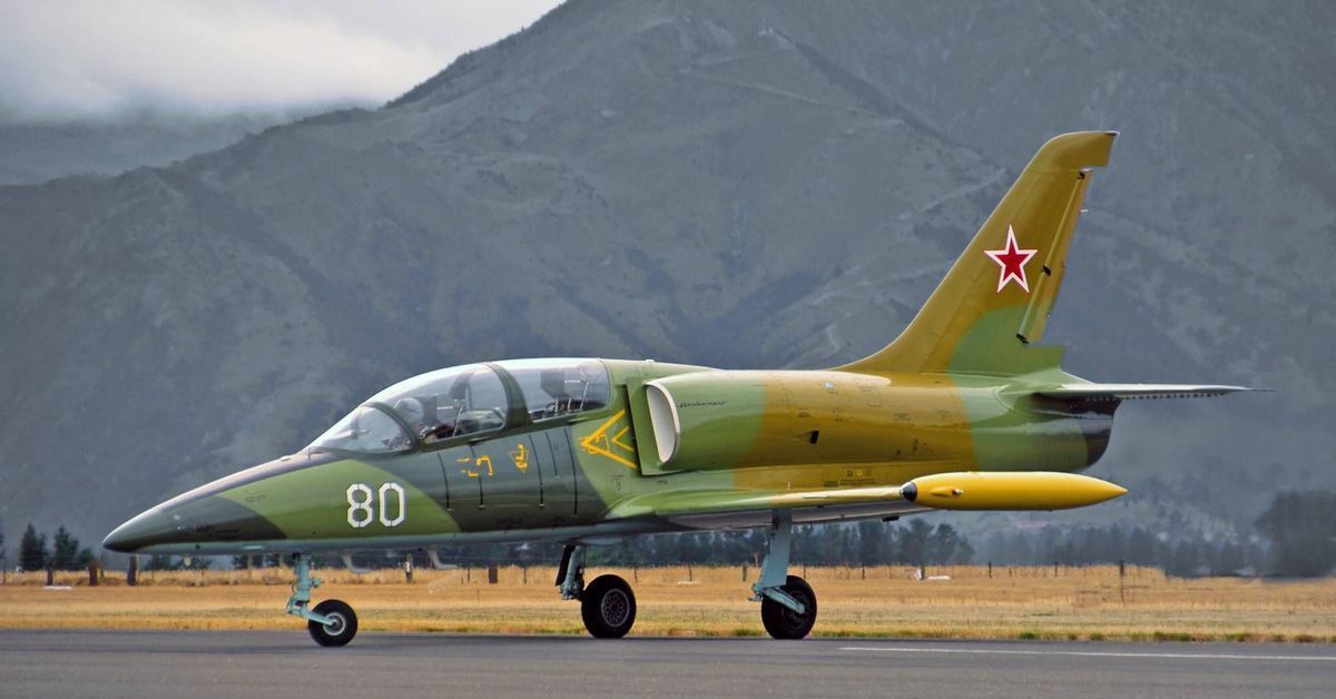 Л 39. Aero l-39 Albatros. Самолёт l 39 Альбатрос. Aero l-39 Albatros самолёты. Учебно-боевой самолет л-39 Альбатрос.