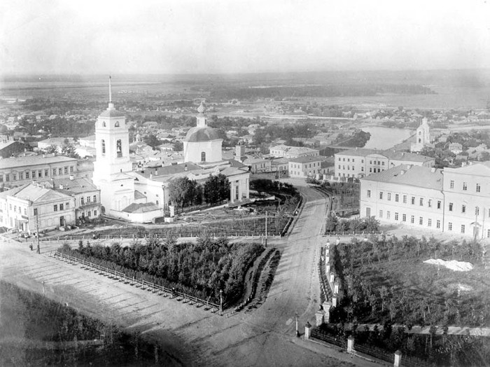 Почему на старых фотографиях нет людей