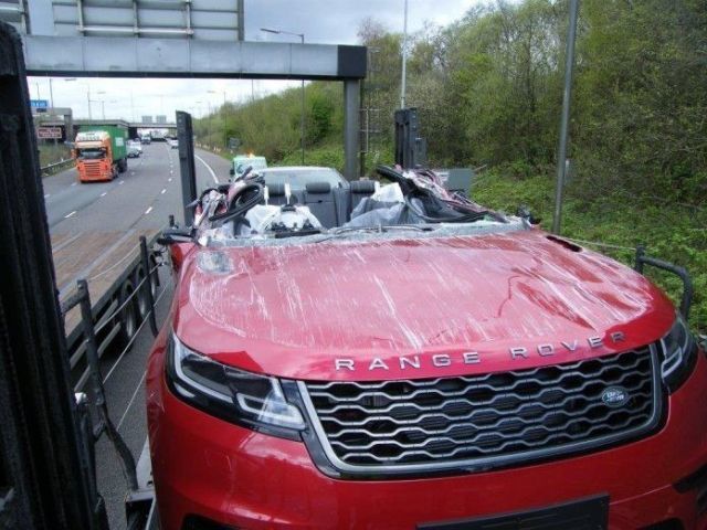 In the UK, the new Range Rover turned into a convertible - Range rover, Crash, Longpost, Auto transporter