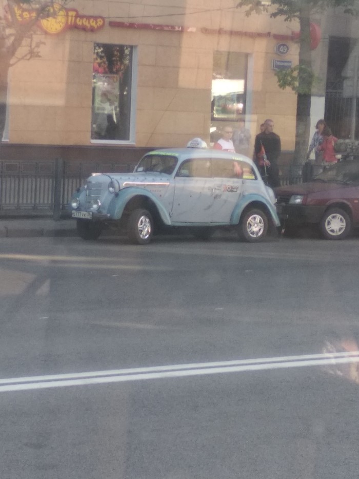 Here is a taxi in Voronezh at the Zastava Square stop. - My, Voronezh, Taxi, The photo, Moskvich