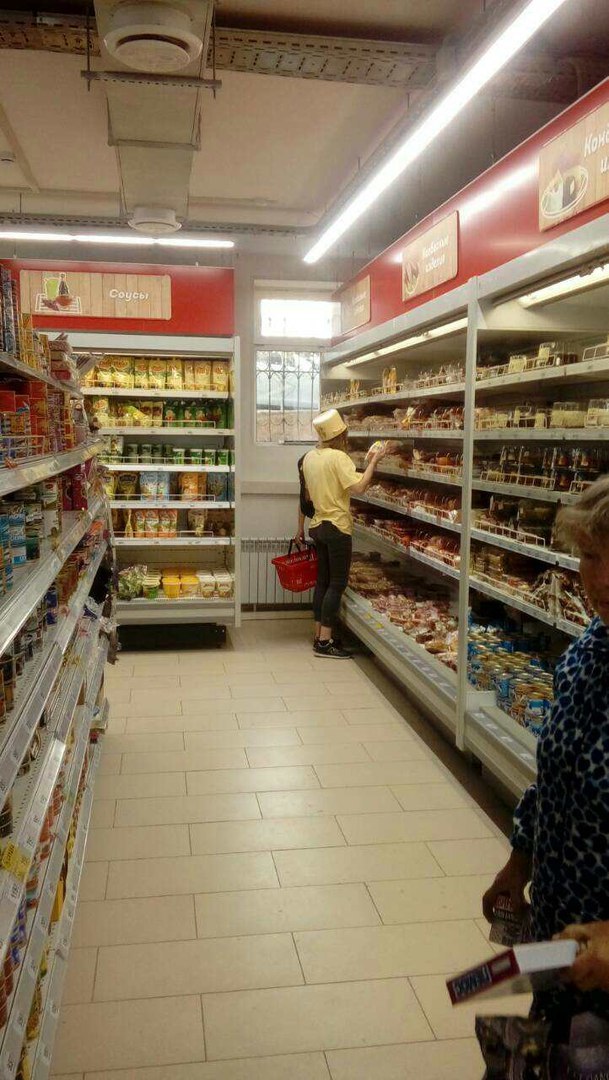 Saratov - a customer with a saucepan on her head - Saratov, Fashion, Pan, Freaks, Longpost