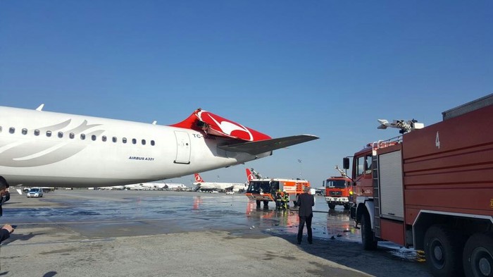 Unsuccessfully parked - Aviation, Airplane, Incident, Turkey, Istanbul, Ataturk, Video, Incident