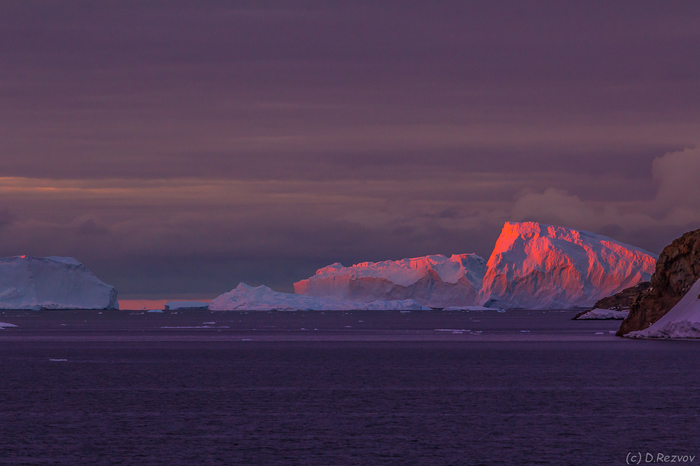 Antarctic sunset. - The photo, Antarctica, Snow, Ice, Water, Cold, Sunset, The national geographic