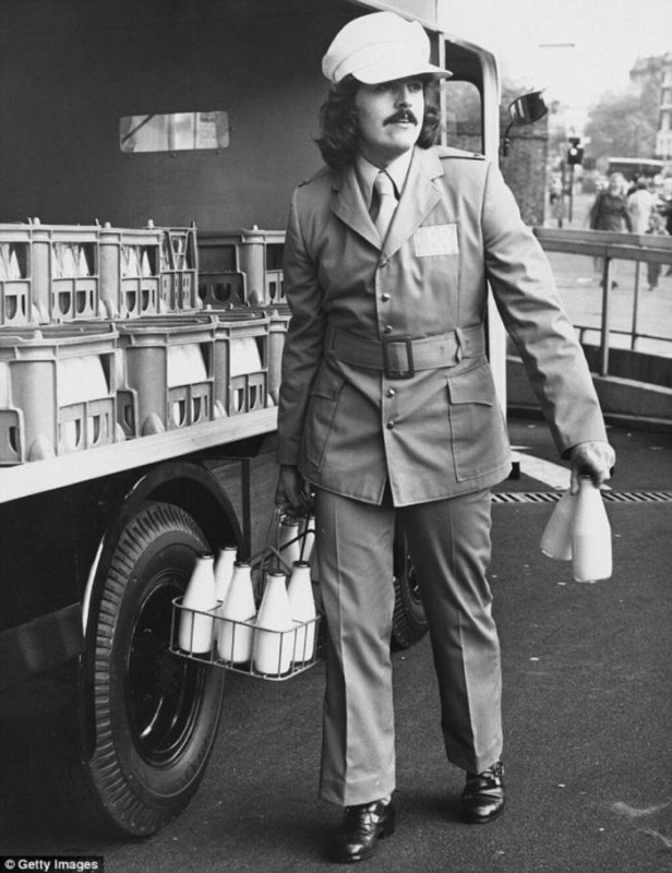 British milkman, 1972 - Milkman, Great Britain, The photo