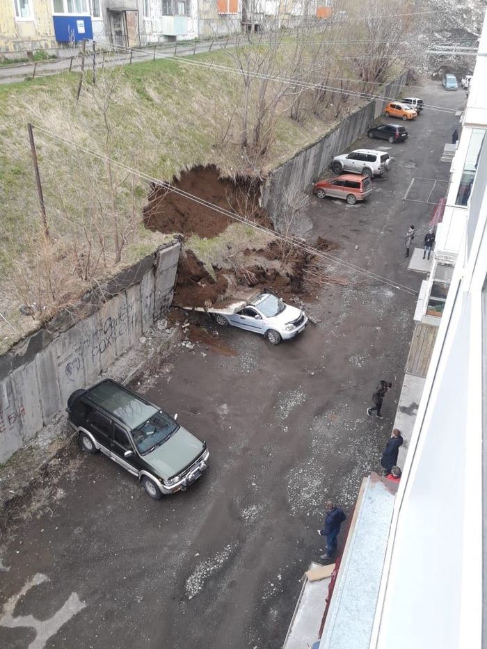 Cabriolet successfully parked - Kamchatka, Wall, Nissan, Nissan X-Trail, Longpost