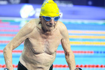 The swimmer broke the world record at 99 years old (in his age category). - Sport, Unusual, Old age