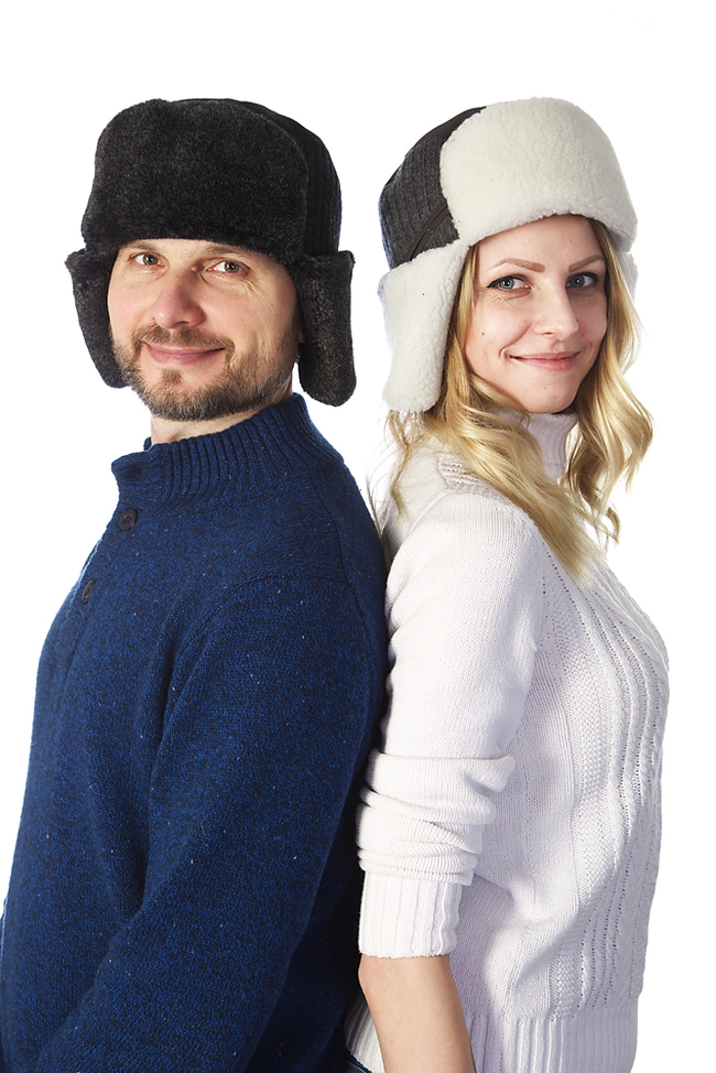 152770448313190336 девушка держит телефон у уха