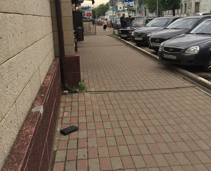 Monument to the lost wallet in Yaroslavl - Yaroslavl, Monument, , Wallet, The photo