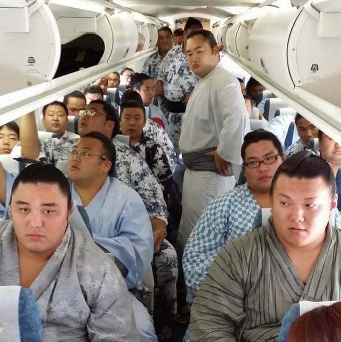 Won't take off - Sumo wrestlers, Airplane