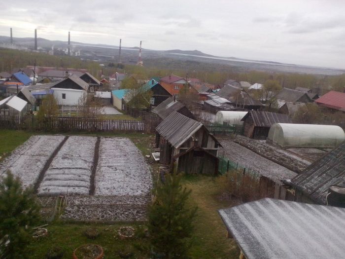 Шел второй день уральского малоснежного лета.... - Моё, Качканар, Лето, Снег