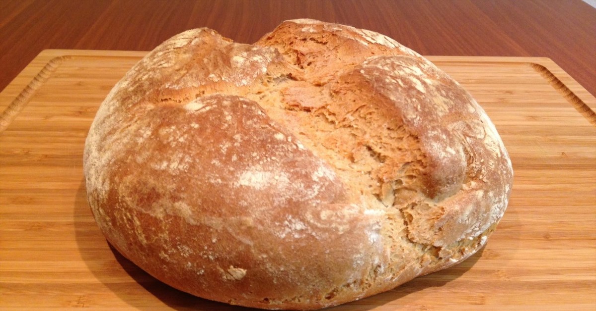 Пышный хлеб в духовке. Хлеб Паляница украинская. Хлеб ржаной круглый. Хлеб домашний круглый. Домашний круглый хлеб в духовке.