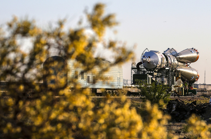 Launch vehicle Soyuz-FG with TPK Soyuz MS-09 was taken to the launch pad. - Space, Rocket, Union, Roscosmos, NASA, Esa, Baikonur, Longpost, news