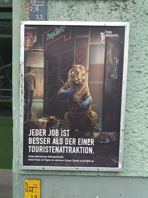 Jeder Job ist besser als der einer Touristenattraktion - My, Berlin, Advertising, Animal rights