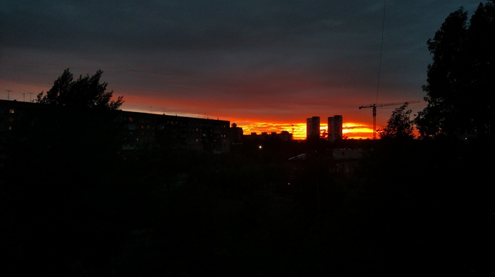 In Krasnoyarsk, the sunset looks like volcanic lava. - My, Sunset, Lava, Volcano, Siberia, Sky