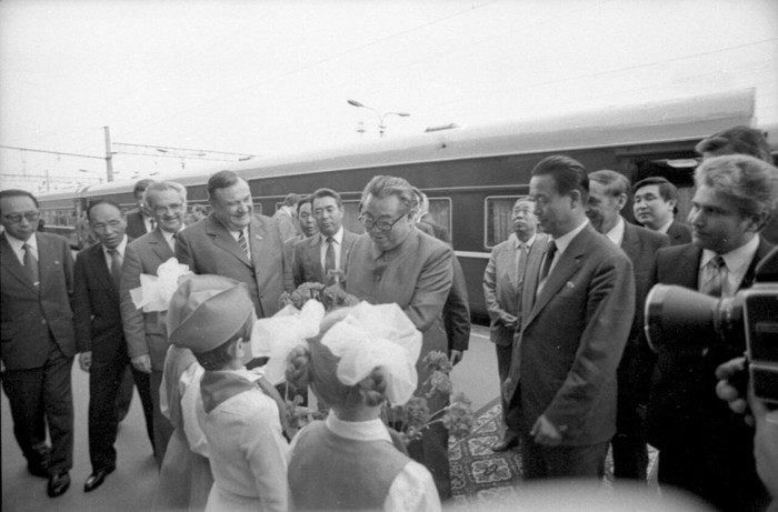 How Kim Il Sung was greeted in Minsk. - Minsk, Republic of Belarus, Kim Il Sung, Alexander Lukashenko, The photo