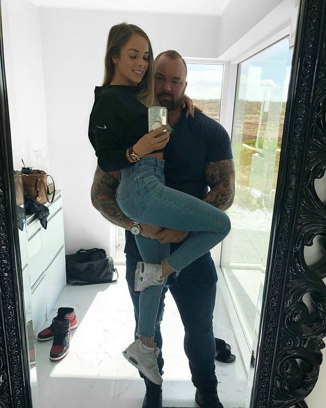 Hafthor Bjornsson and his girlfriend Kelsey - Game of Thrones, Selfie, Haftor Bjornson