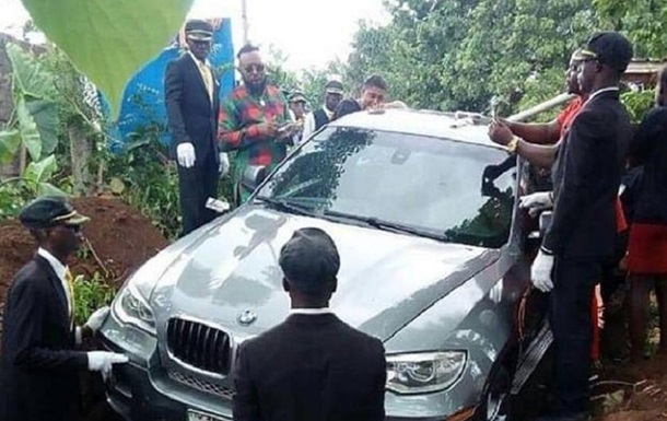 The son buried his father in the new BMW, which he did not have time to donate: - Funeral, , Stupidity