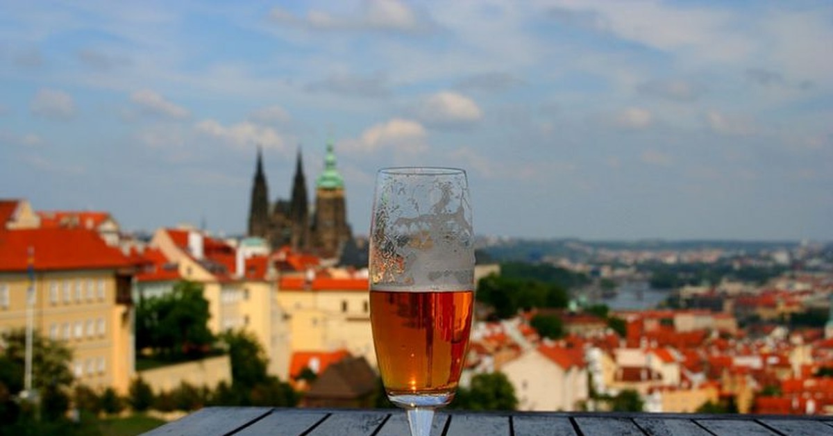 Чехия пивные. Чешское пиво Прага. Чехия Прага пиво. Прага Чехословакия пиво. Пиво Чехия нефильтрованное город Прага.