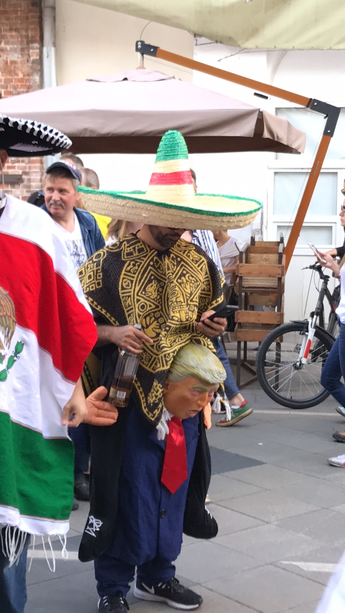 Another photo of 2018 World Cup fans. Mexican riding Trump - My, Mexico, Donald Trump, 2018 FIFA World Cup, Football, Болельщики