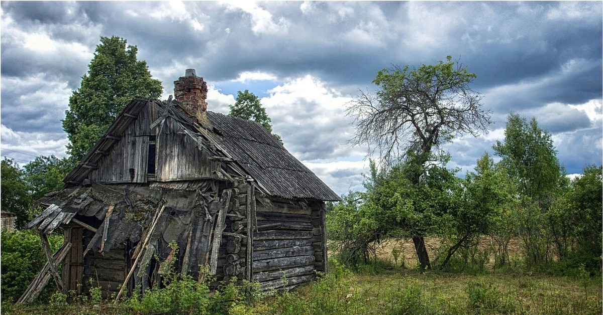 Где живут фотографии. Заброшенный поселок Растесс. Деревня Растесс в Свердловской области. Мертвая деревня Растесс. Заброшенная деревня в Свердловской области Растесс.