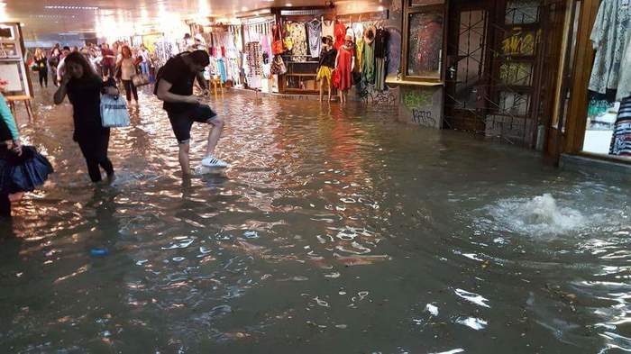 Дождец в болгарской столице Софии Болгария, Дождь, Потоп, Длиннопост