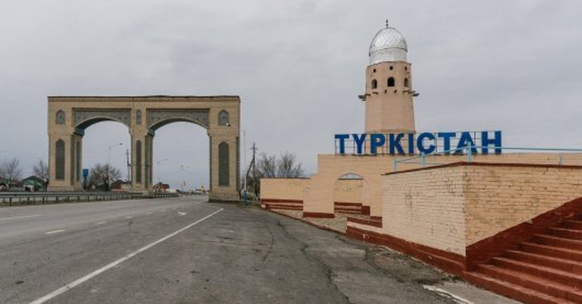 Туркестан шымкент. Туркестан город в Казахстане. Чимкентская область город Туркестан. Казахстан Туркестанская область Туркестан. Шымкент Туркестан.