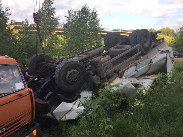 A truck overturned in Bashkiria: the driver did not slow down on the turn - Road accident, State of emergency, Truck, Death, Пассажиры, news