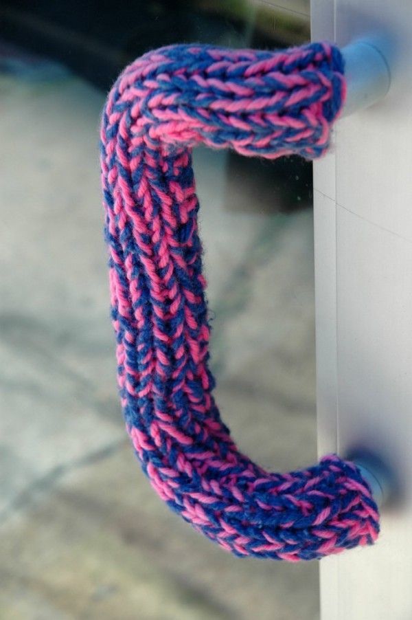 How one shop's pen tie started a flash mob all over the world! - Knitting, Knitting to order, , , , Art, Street art, Longpost