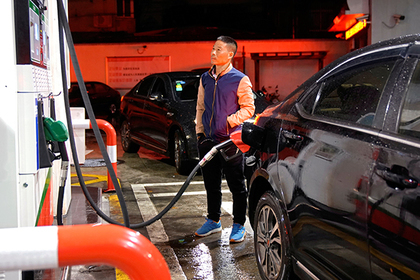 In China, for the fifth time since the beginning of the year, gasoline fell - China, Economy, Petrol, Price-cutting, Russia, Oil, Wards, Lenta ru