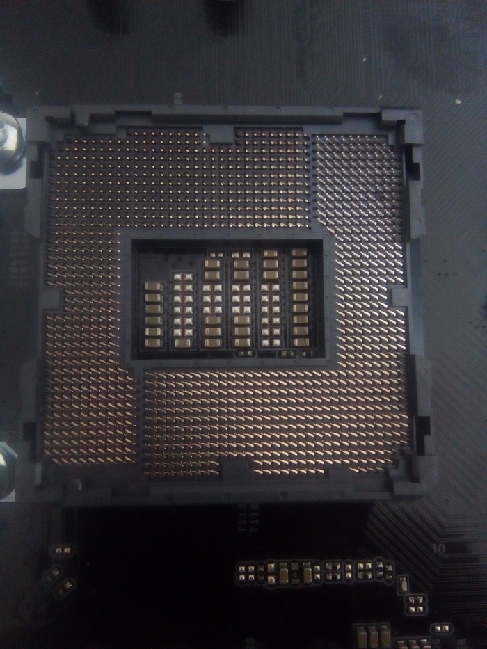 Сломалась ножка сокета 1151 v2. | Пикабу