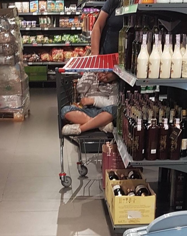 When you're tired and your parents need to go to the store... - Girl, Supermarket, Grocery trolley, Fatigue