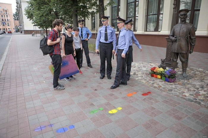 In Minsk, a cheerful flower bed was installed near the monument to the policeman - Minsk, LGBT, Stock, The photo, Longpost, Ministry of Internal Affairs, Monument