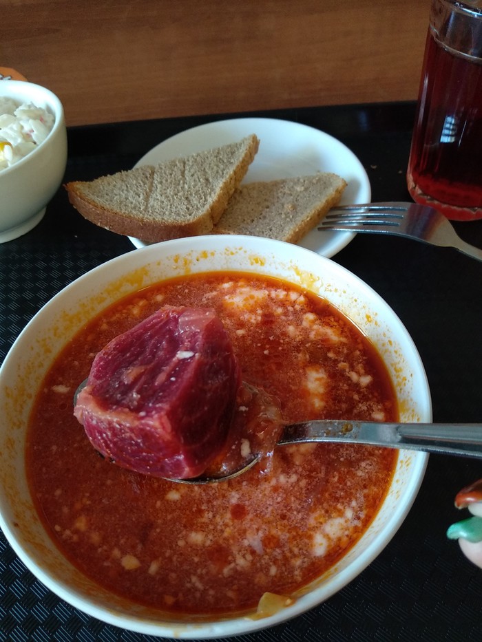 Yesterday I didn’t manage to take lunch with me, I decided to go to the dining room, to taste paid borscht with beets. - Saint Petersburg, Delirium for lunch, Borsch