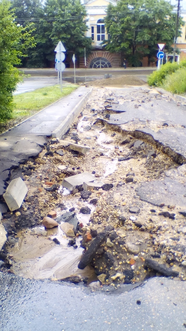 Annual burst of pipes with hot water in Smolensk - My, Smolensk, Pipe break, Longpost