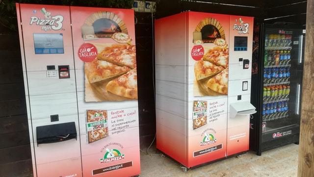 Hot pizza vending machine in Italy - , Vending machine, Pizza, Italy