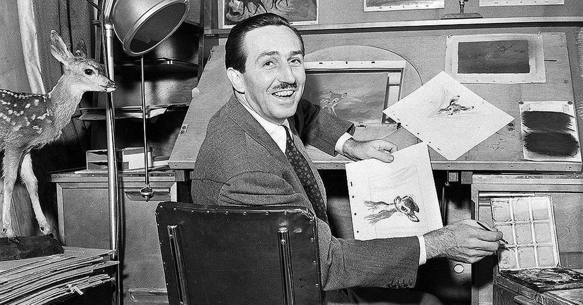 Работы уолта диснея. Уолт дисней художник-мультипликатор. Уолт дисней. Уолт дисней за работой. Уолт дисней и микки.