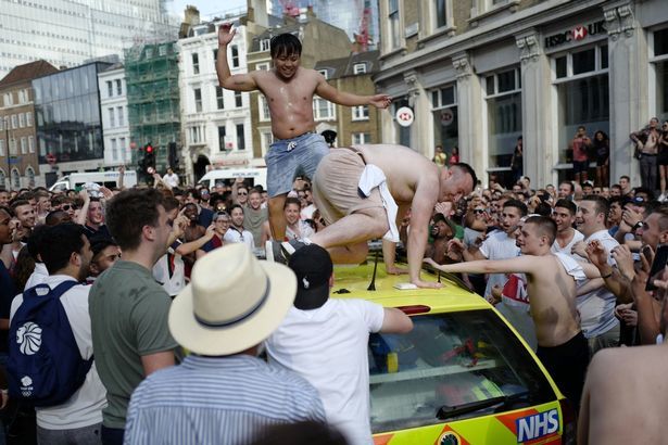 10,000 Brits rush to Russia for the semi-finals of the World Cup-18 - Football, Soccer World Cup, England, Longpost, Video