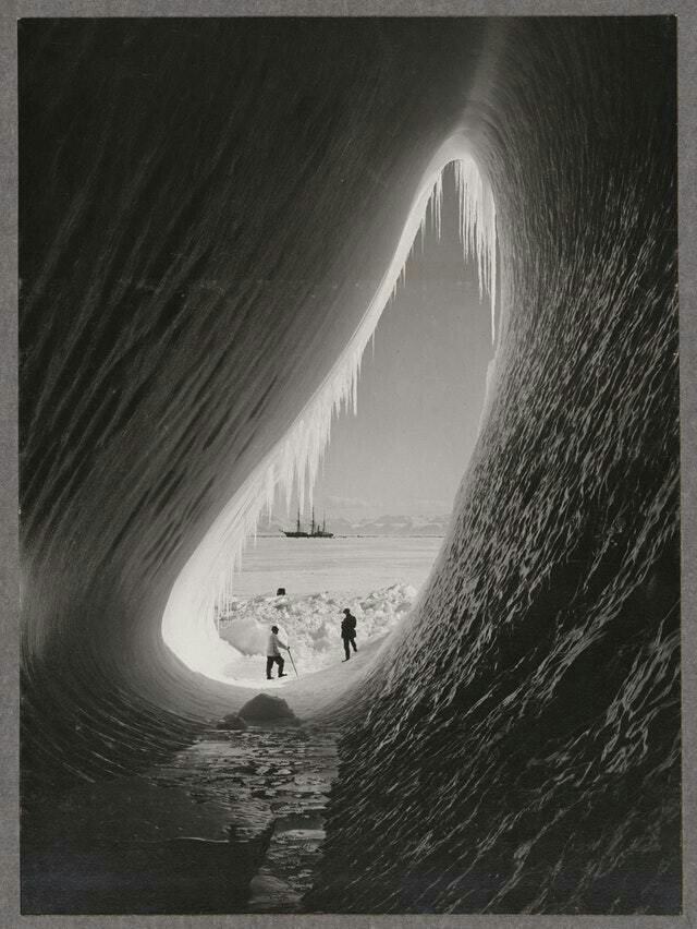 Grotto in an iceberg, Terra Nova polar expedition, 1911. - Grotto, Iceberg, Old photo, The photo, Expedition, South Pole