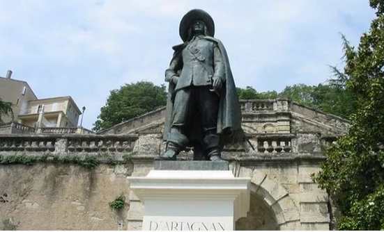 On July 12, 1931, a monument to the Musketeer D'Artagnan, the prototype of the hero from Dumas' novel, was unveiled in France. - Dartagnan, Dumas, Musketeers, Monument, Events, Story, Longpost, Alexandr Duma
