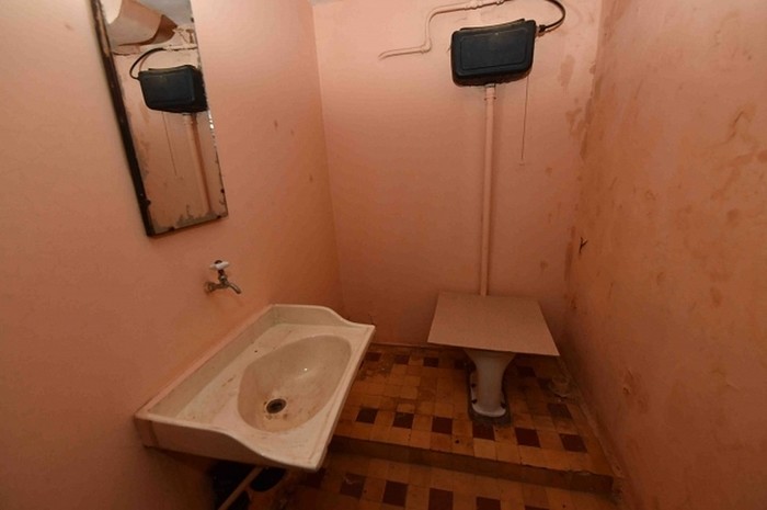 Fell through the ground: In Kamchatka, the toilet bowl, along with the owner and the floor, fell to the neighbors - Kamchatka, Toilet, Toilet, Floor, Failure, Emergency housing