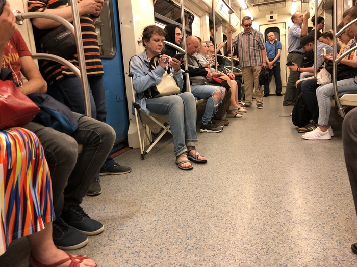 Traveling in comfort is priceless - Comfort, People, My, Russia, Metro, The photo, Moscow Metro, Morning