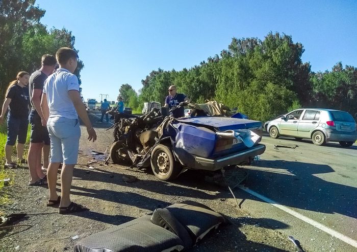 Человек сел в горящую машину