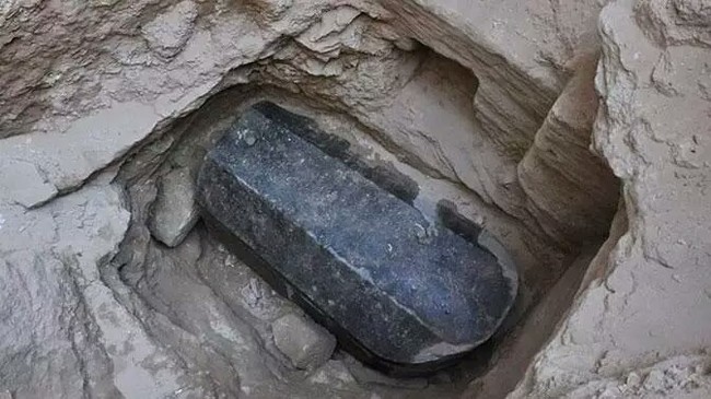 Archaeologists have uncovered the mystery of the sinister black sarcophagus - Egypt, Sarcophagus, Mystery, Archeology