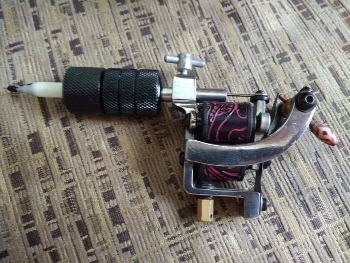 Need help identifying - Tattoo, tattoo machine