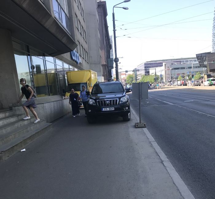 When they tell me that In Europe, everything is different there, everything is civilized - My, The photo, Europe, Autoham, Car, Parking, Sidewalk, Traffic rules